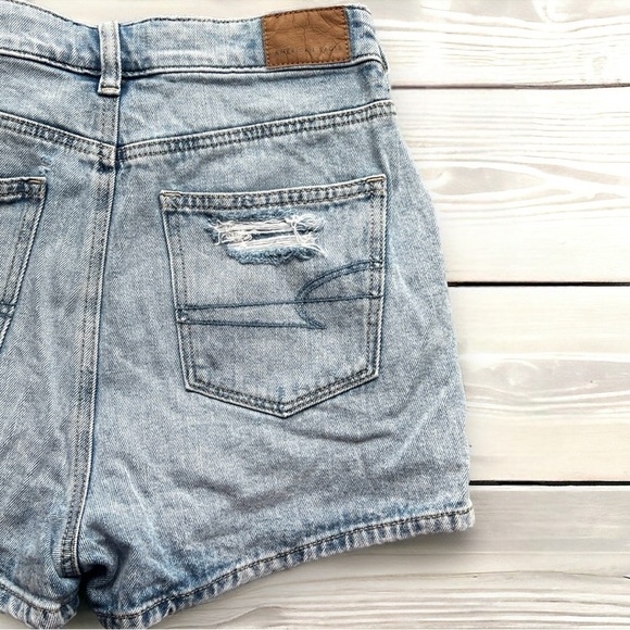 NWOT AE Women's Comfort Super Stretch Distressed Curvy Mom Denim Shorts - Picture 7 of 10